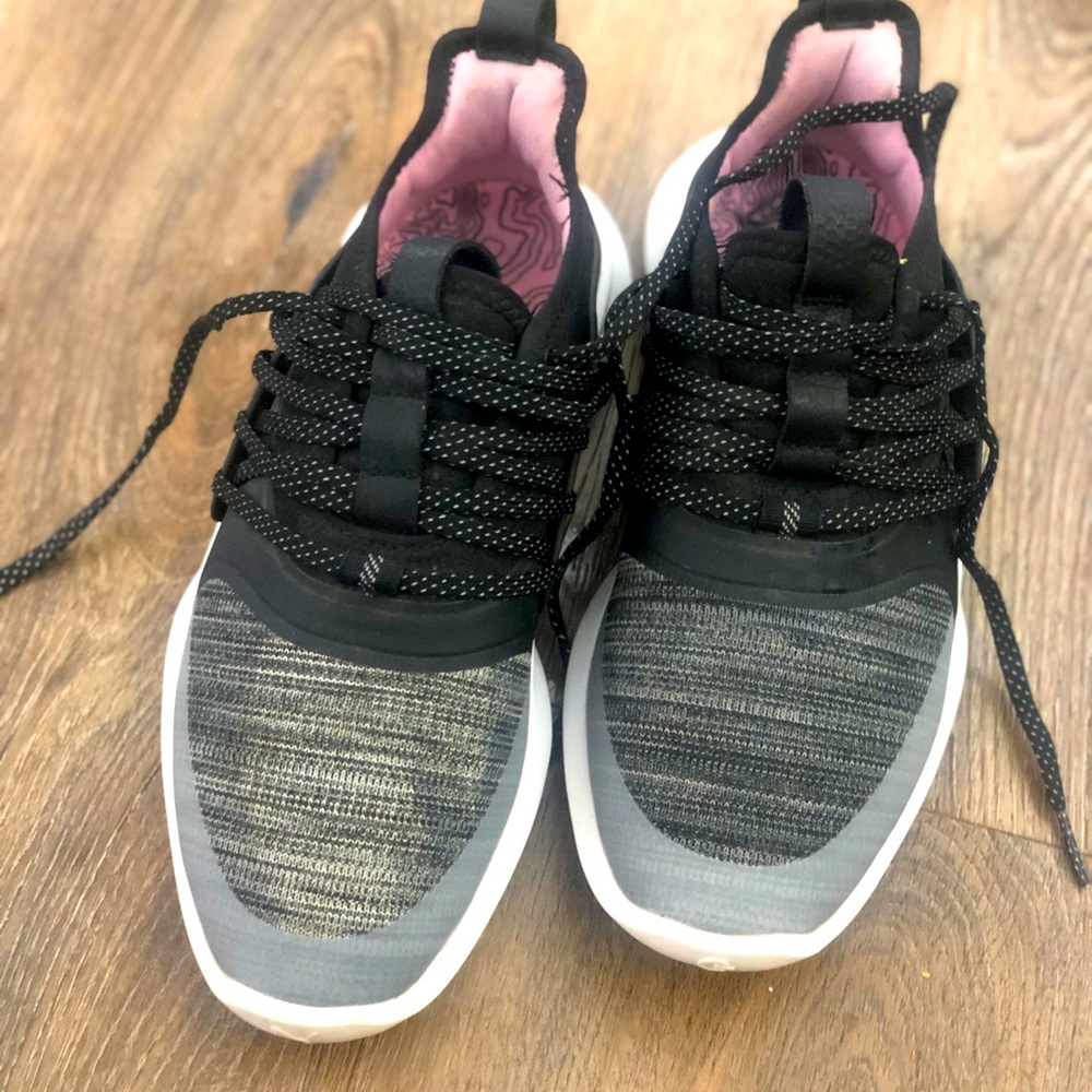 Women’s golf shoes puma size 6